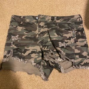 Camo mid rise jean shorts